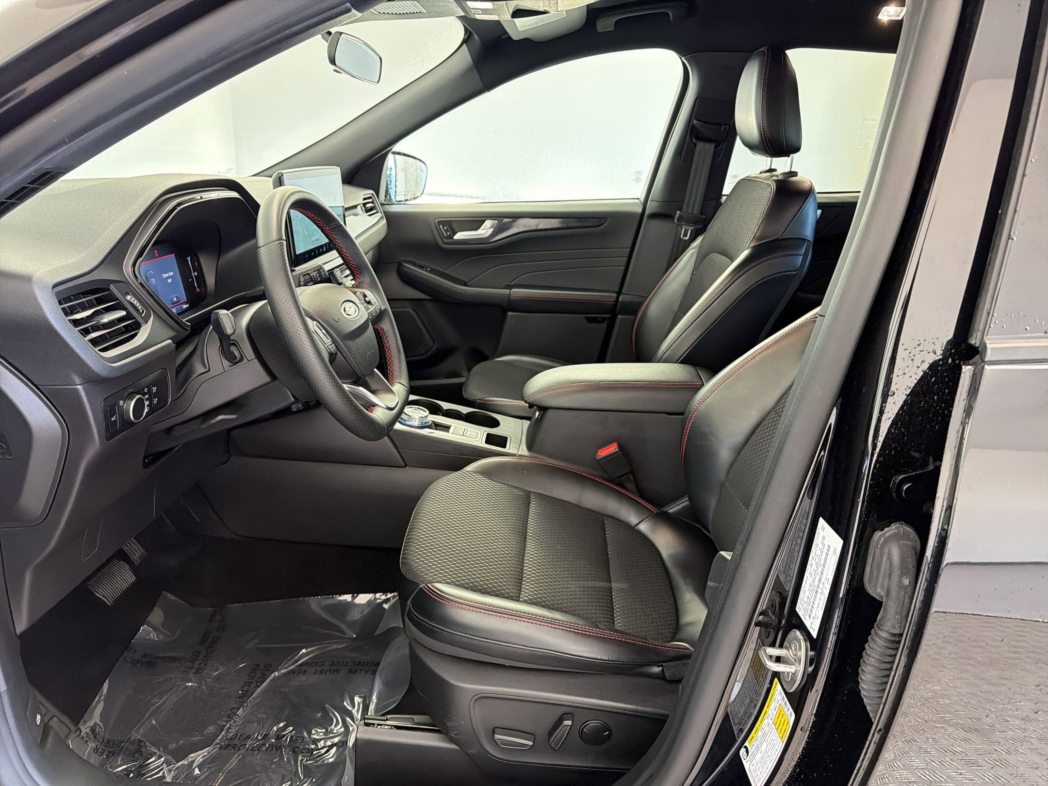 2025 Ford Escape ST-Line photo 4