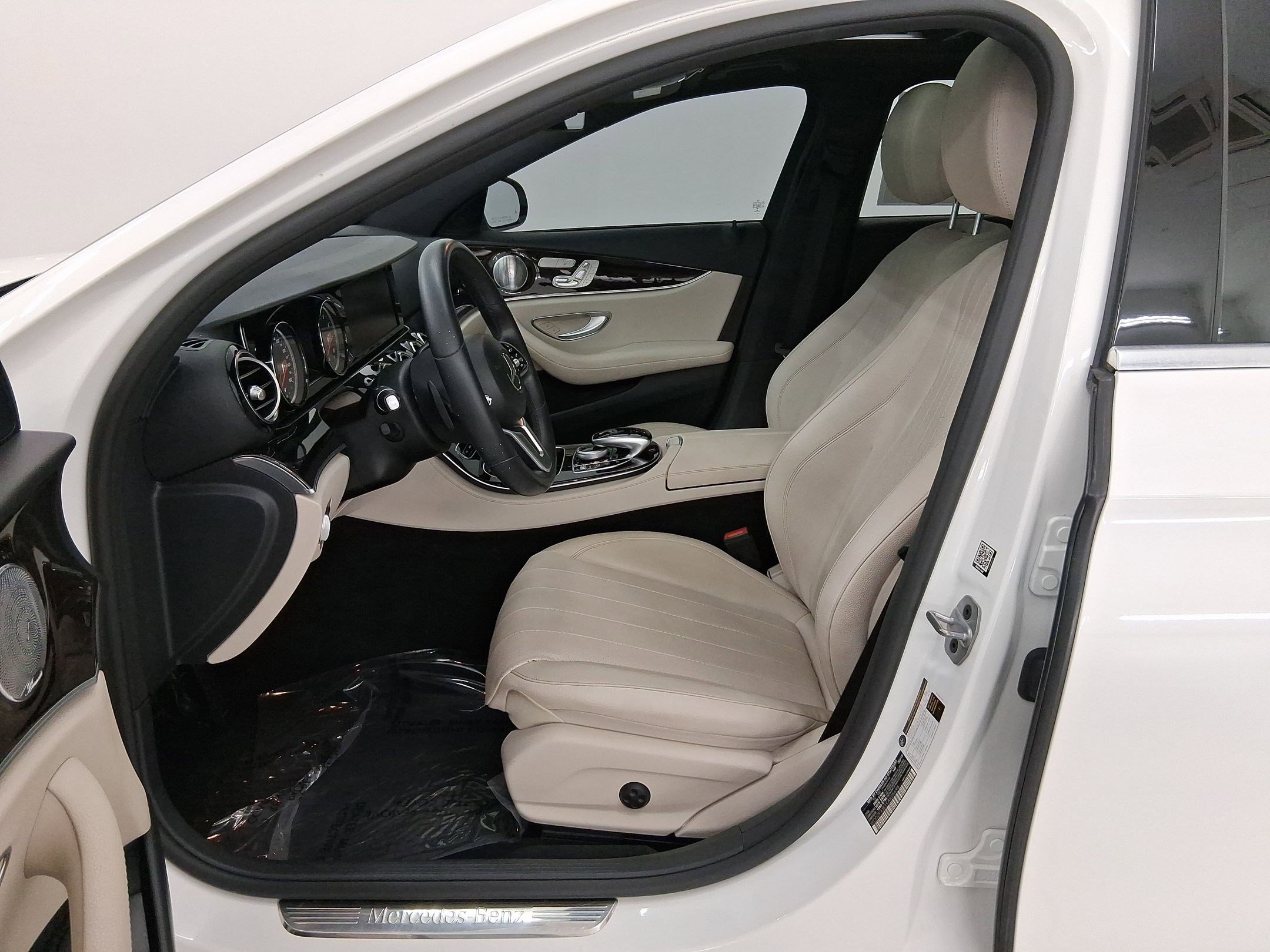 2019 Mercedes Benz E 300 Sedan photo 4