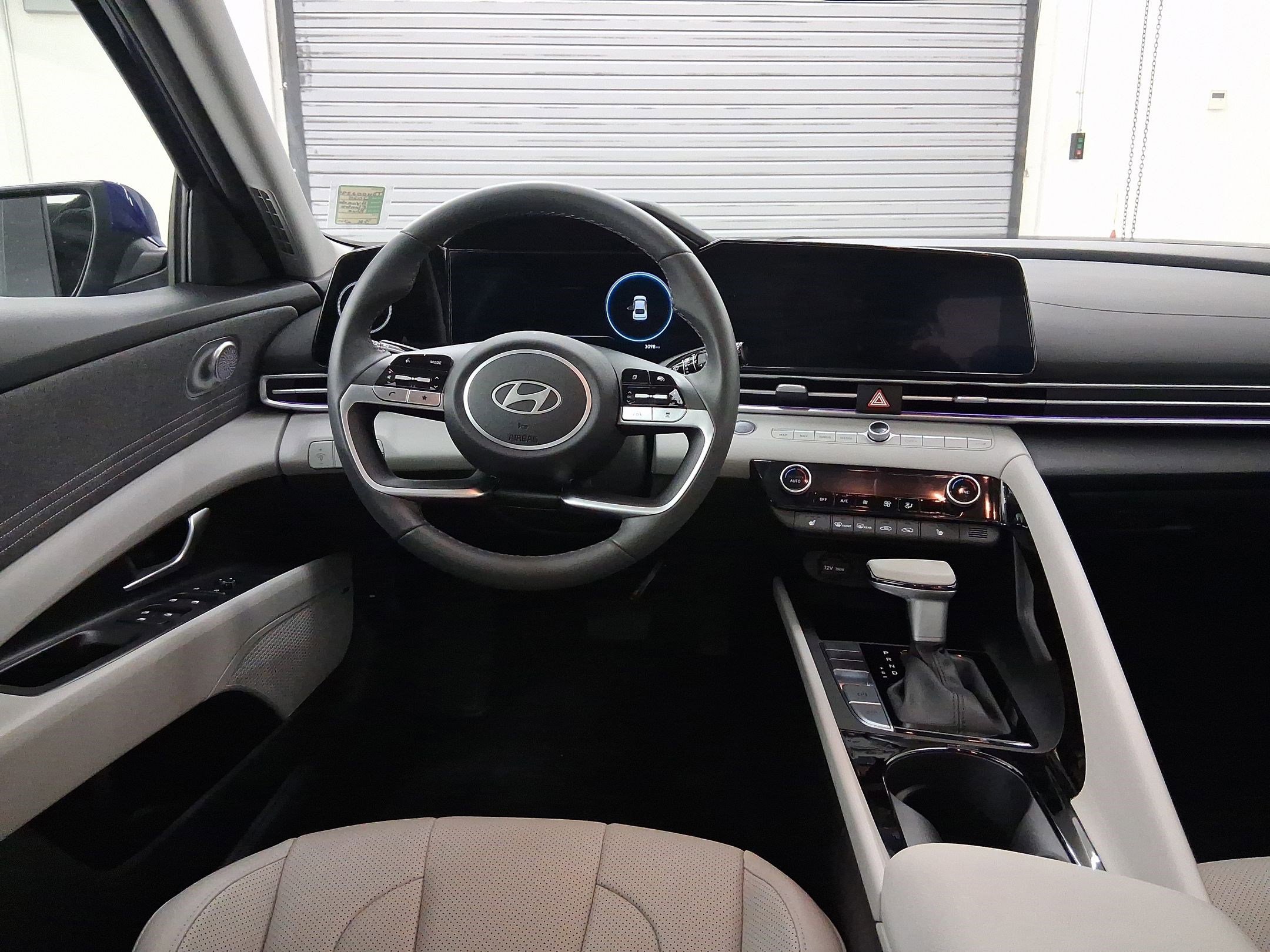 2025 Hyundai Elantra Limited photo 4