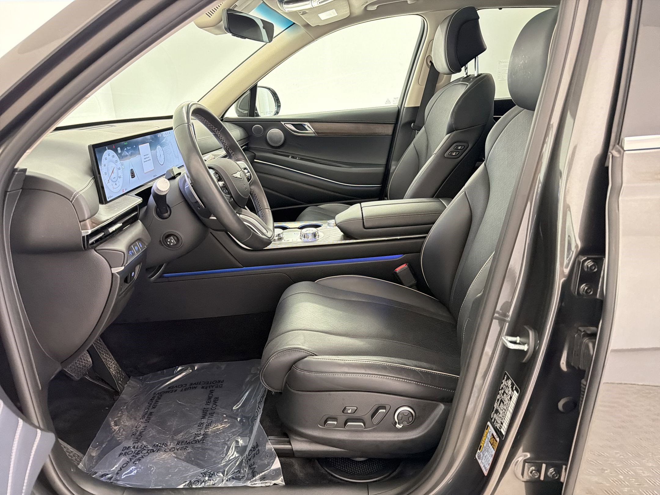 2025 Genesis GV80 2.5T Prestige AWD photo 4