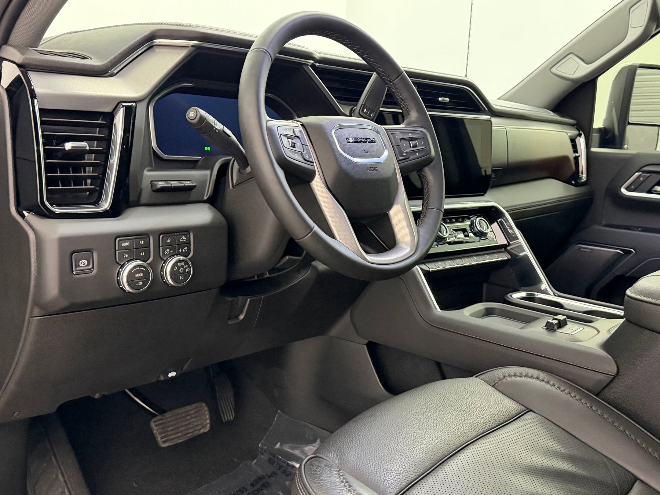 2026 GMC Sierra 2500 HD Denali photo 4