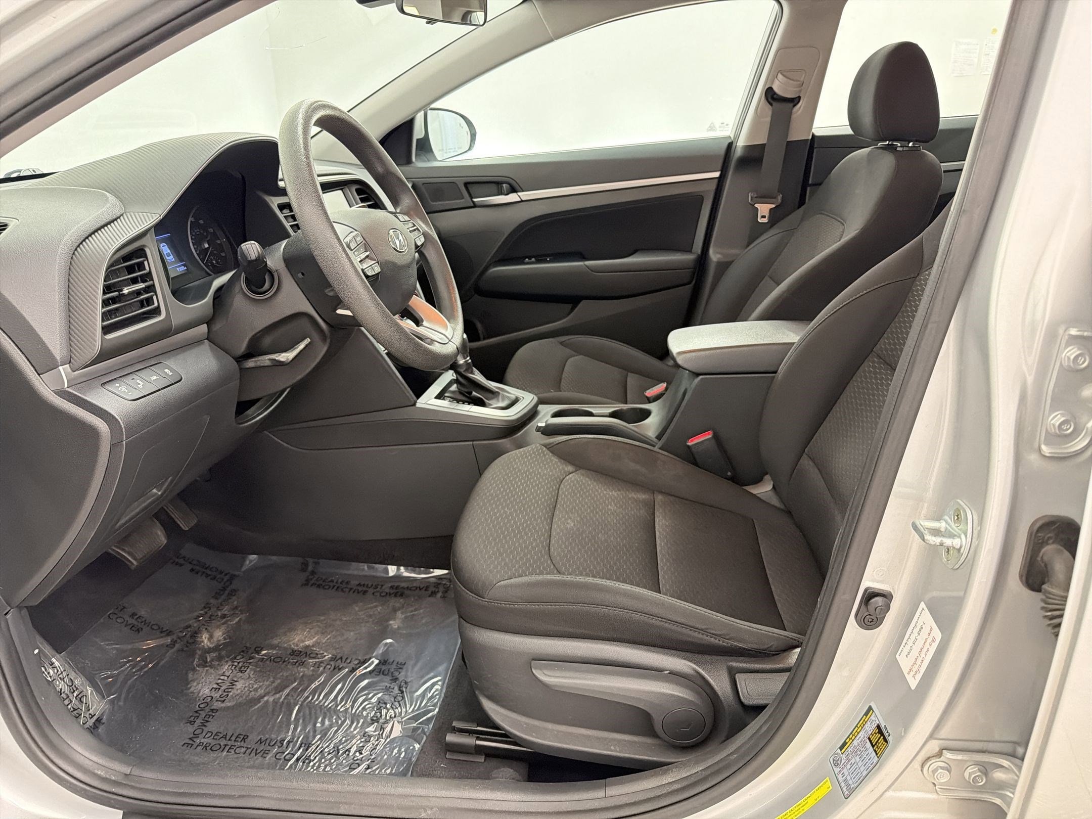 2019 Hyundai Elantra SEL photo 4