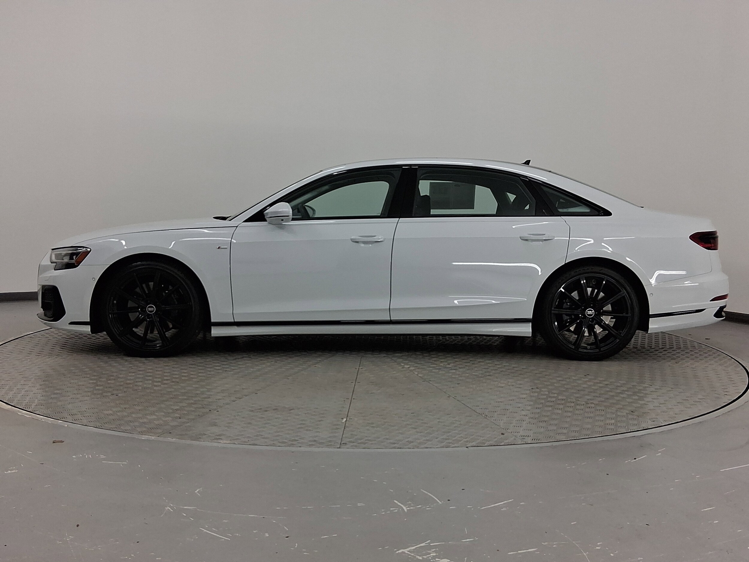 2024 Audi A8 L 55 TFSI Quattro photo 3