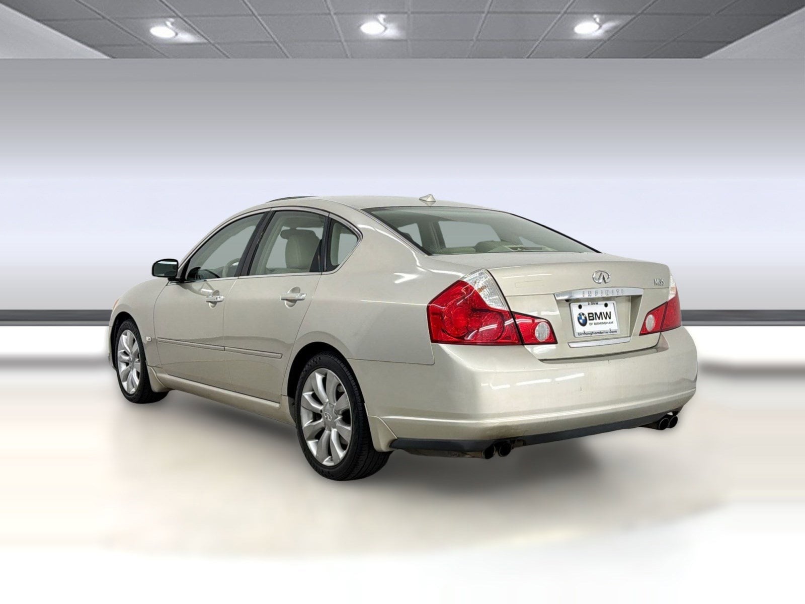 M35 Base Sedan