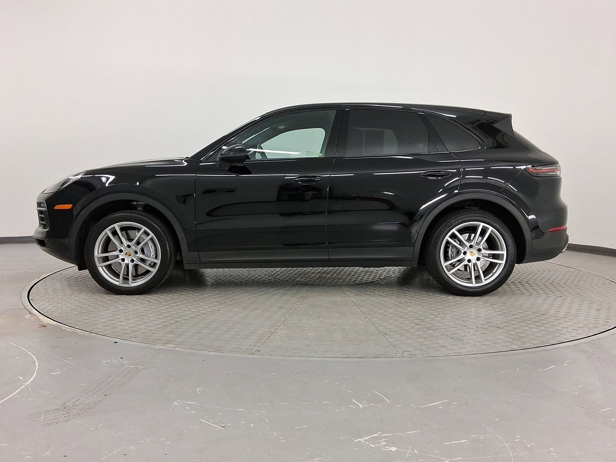 2021 Porsche Cayenne photo 2