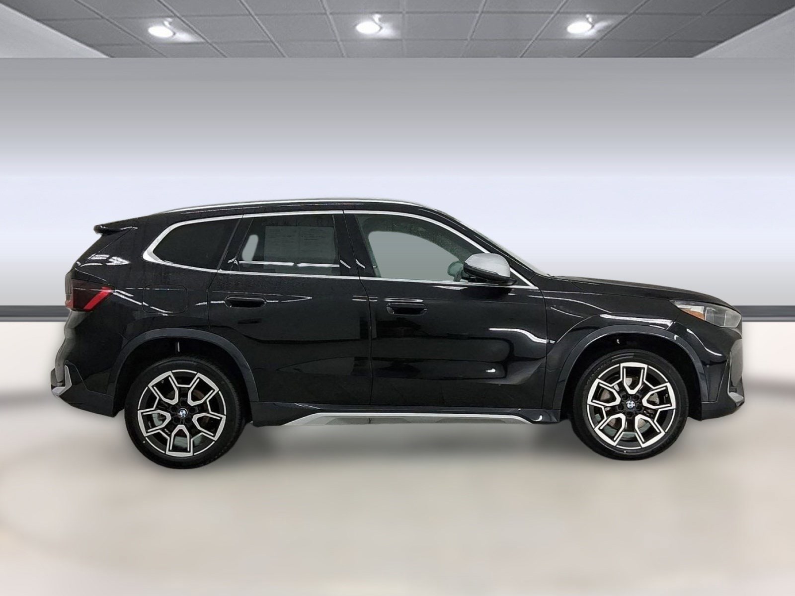 2023 BMW X1 xDrive28i photo 3