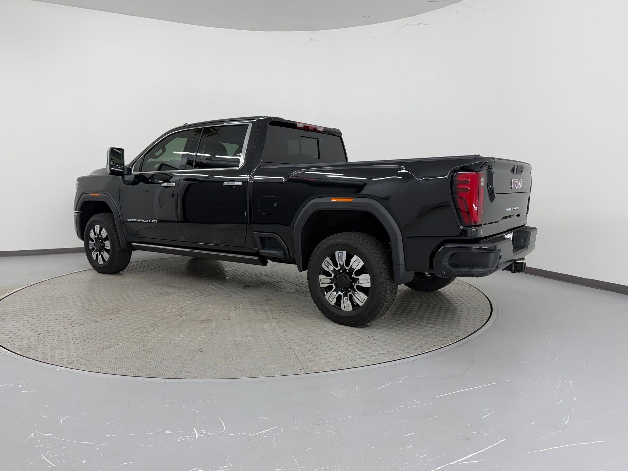 2026 GMC Sierra 2500 HD Denali photo 3
