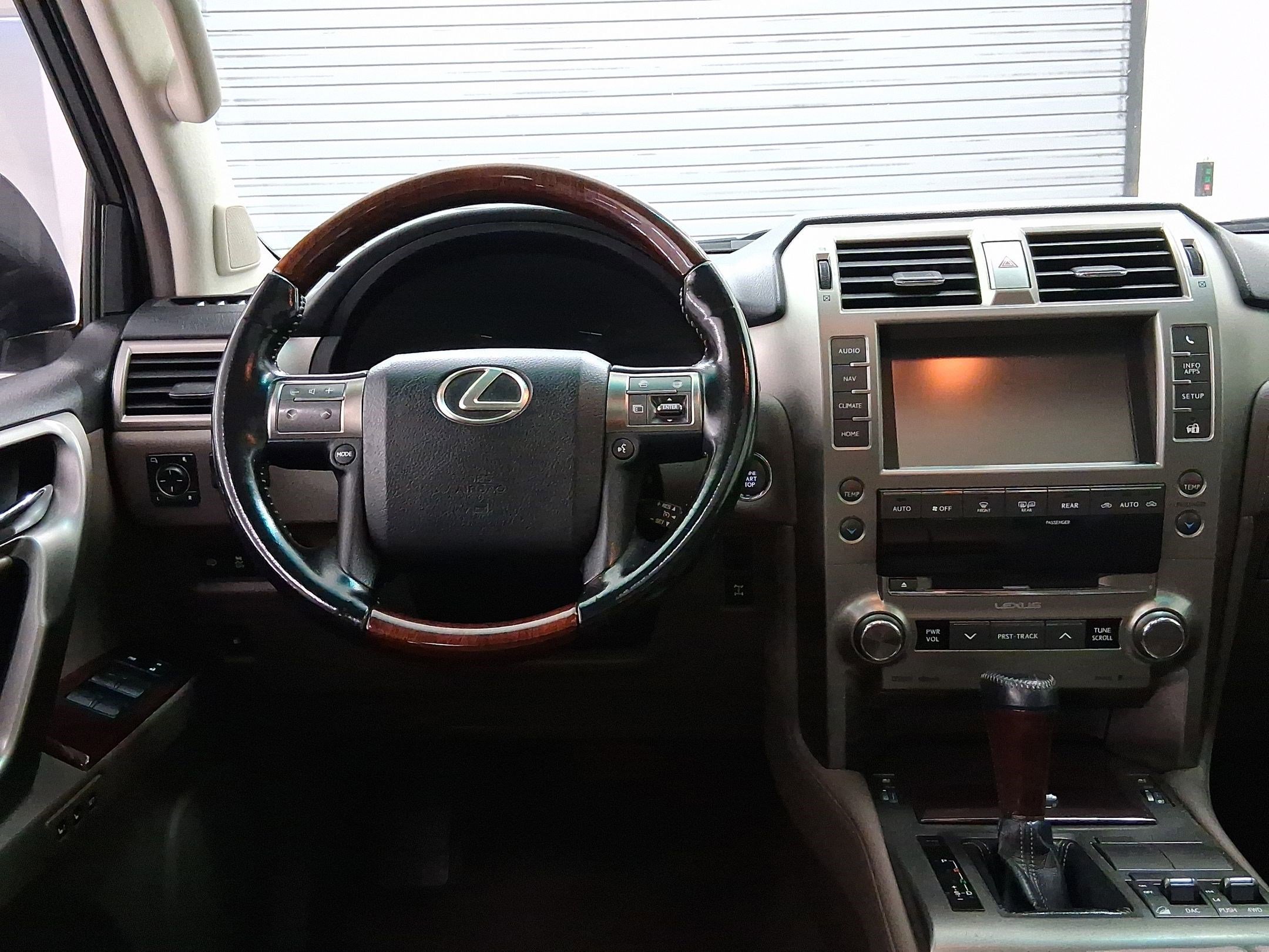 2016 Lexus GX 460 photo 3