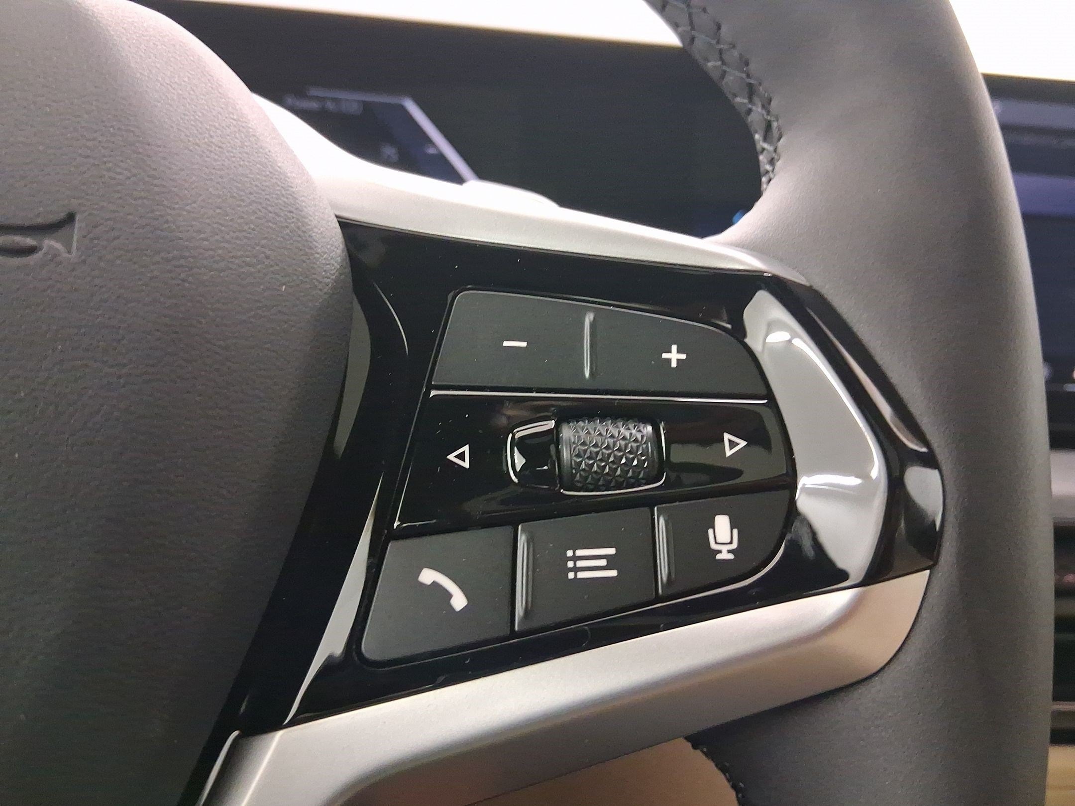 2026 BMW 3 Series 330i - Photo 21
