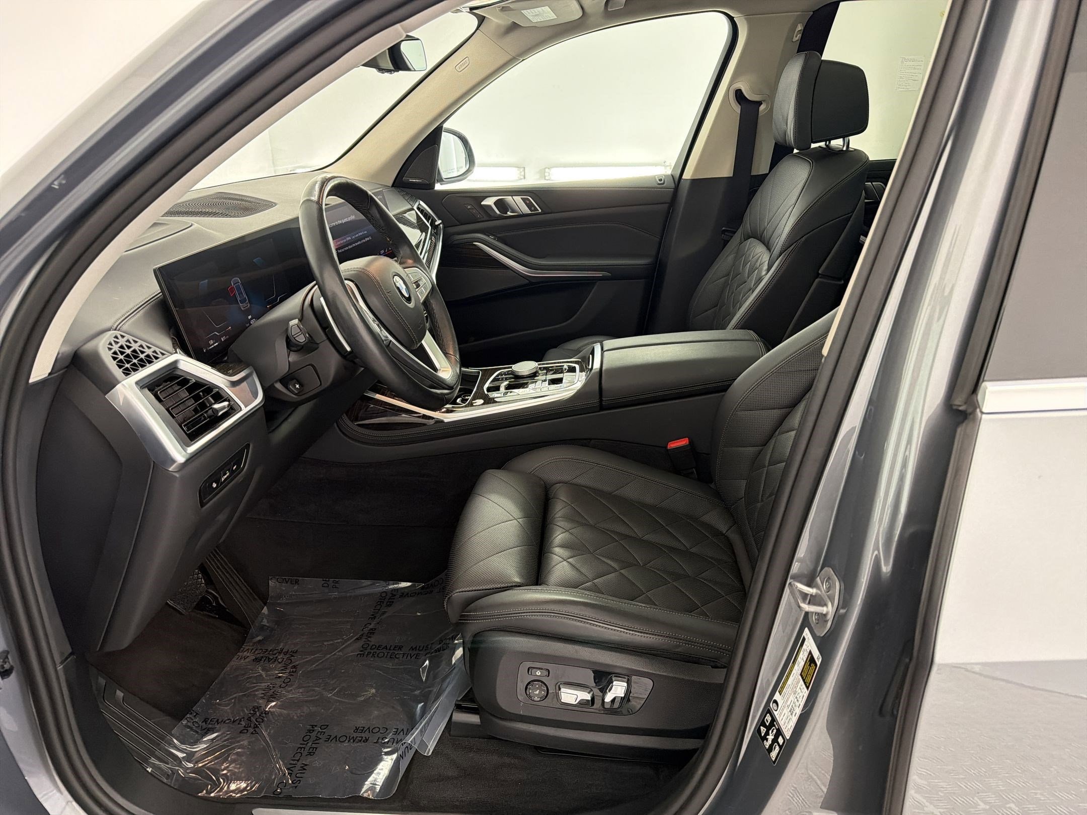 2025 BMW X7 xDrive40i photo 4