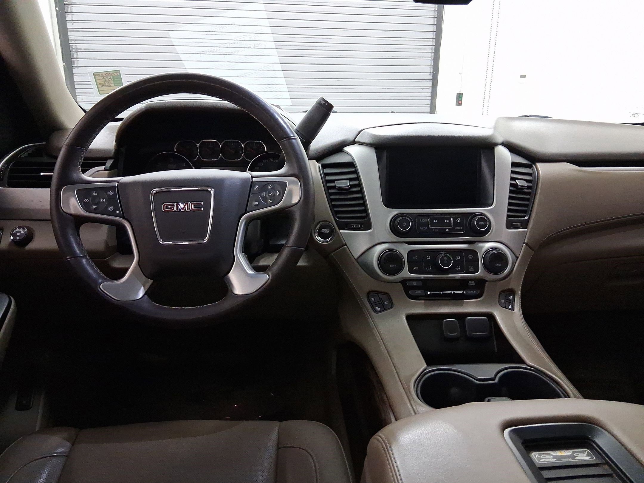 2015 Gmc Yukon SLT photo 3