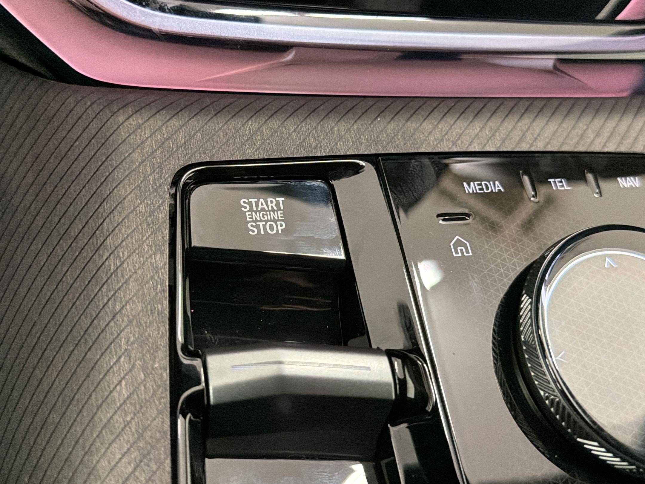 2026 BMW X3 30 - Photo 18