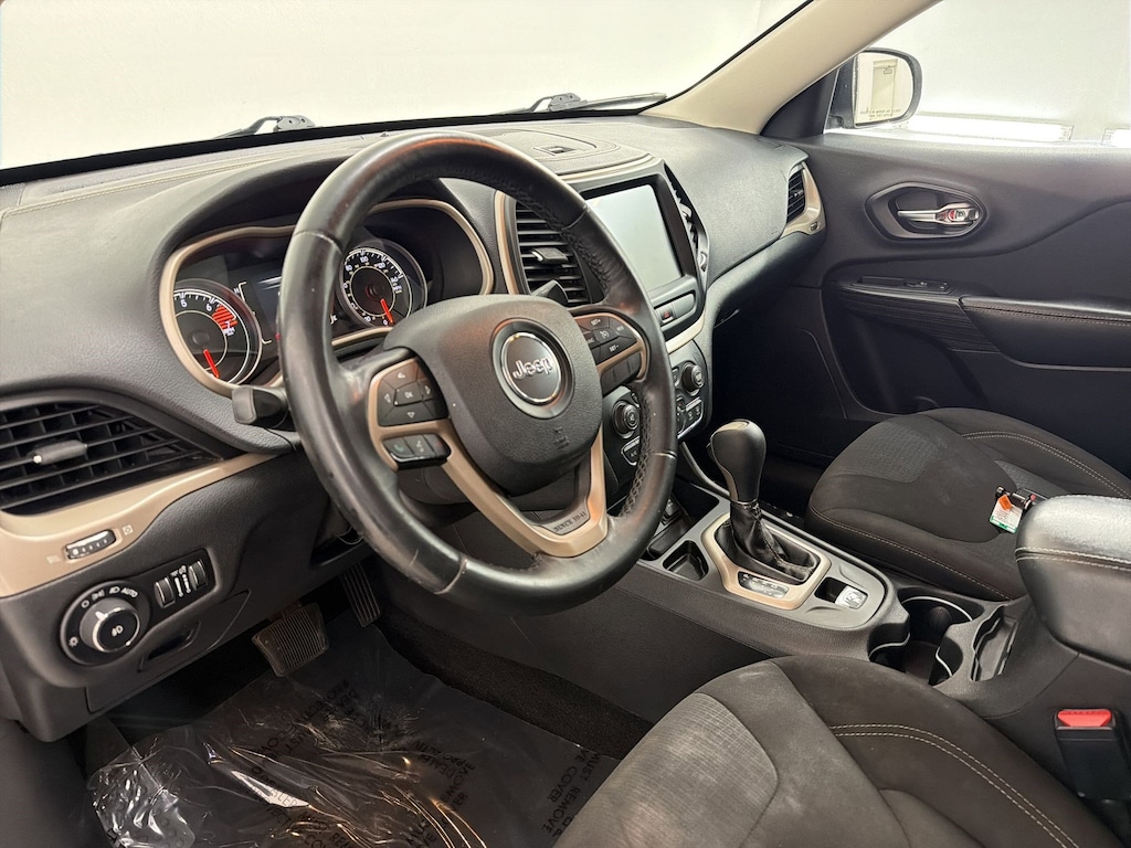Used 2016 Jeep Cherokee Latitude FWD SUV