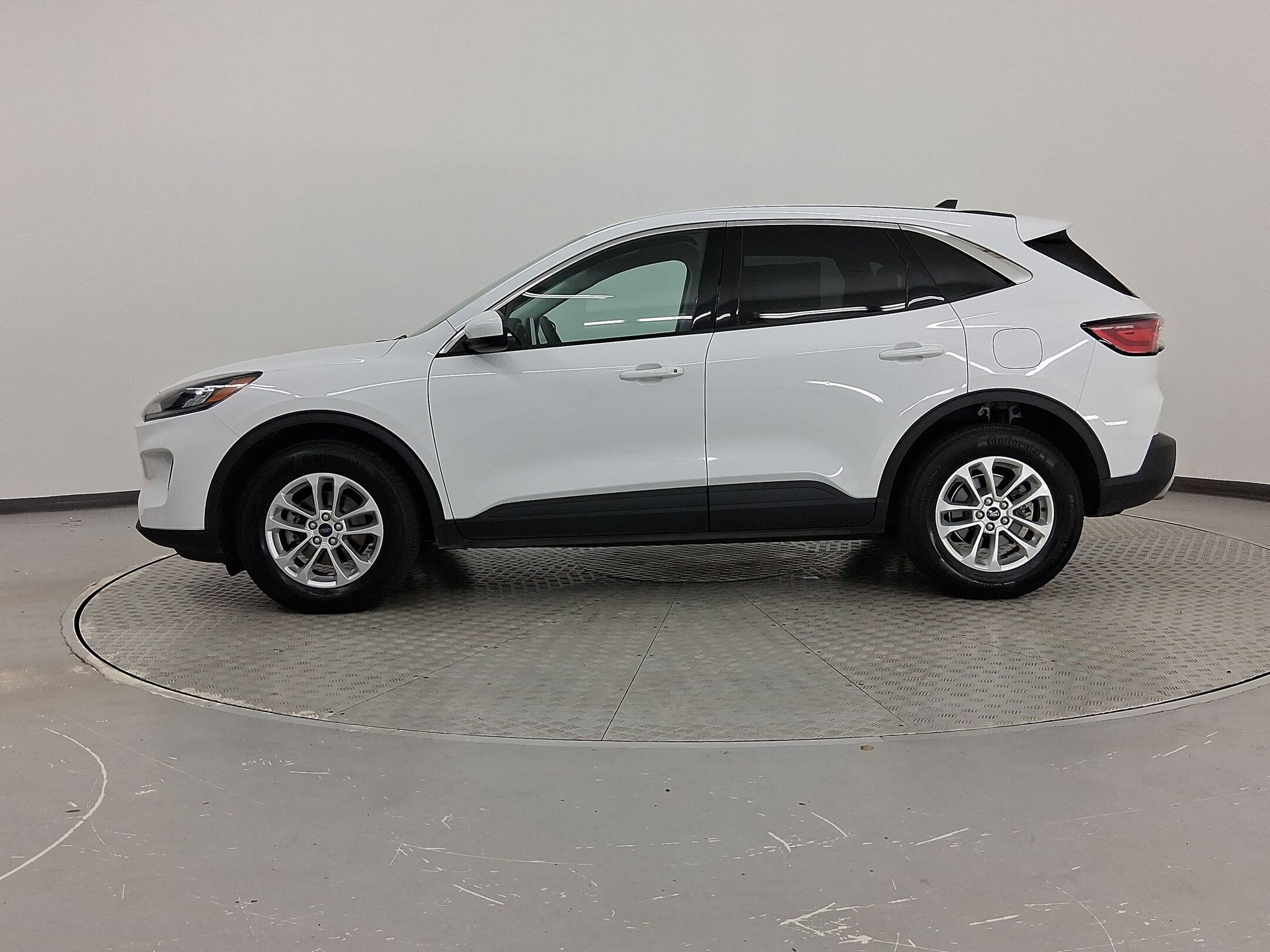 2021 Ford Escape SE photo 2