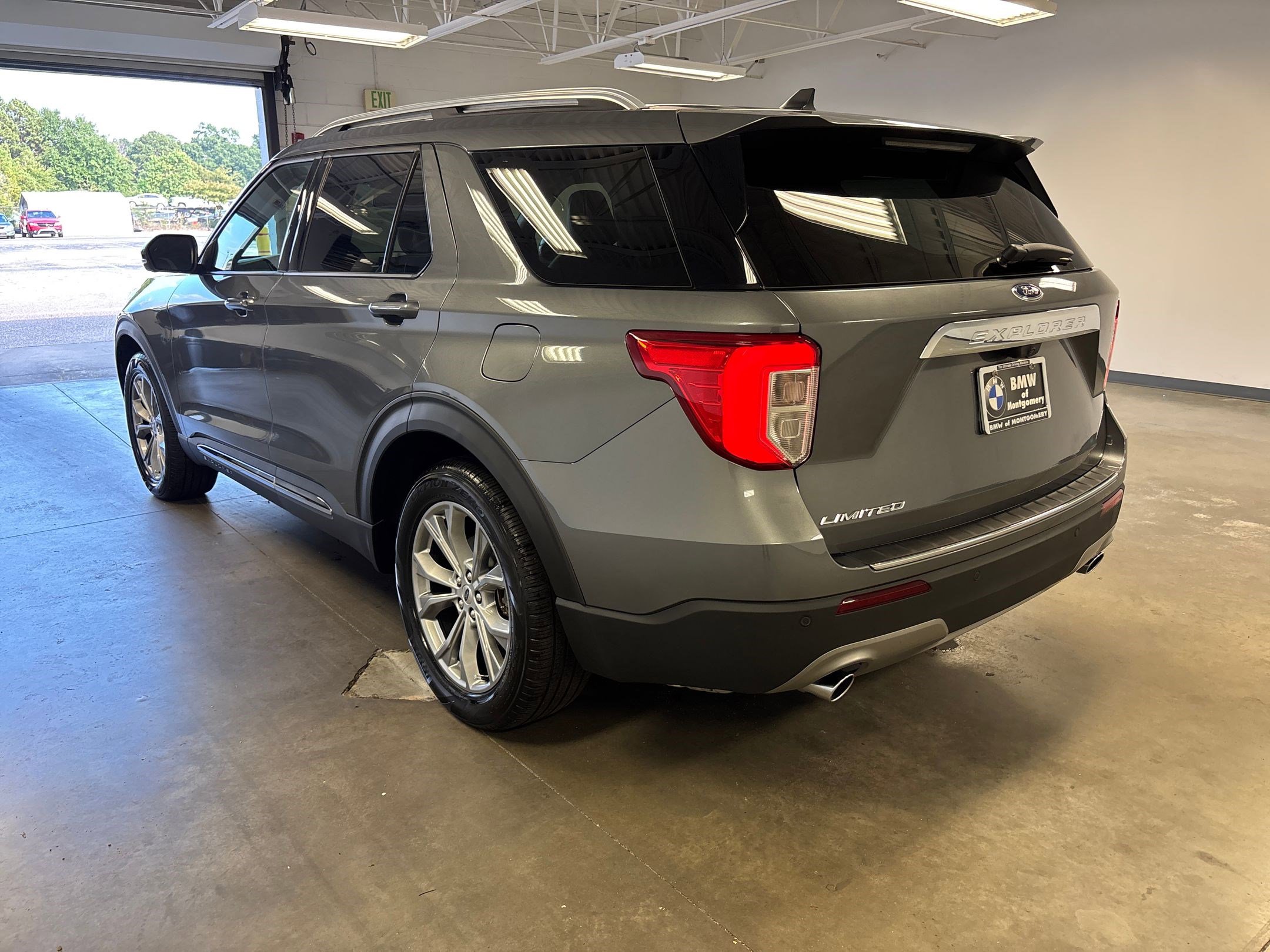 2022 Ford Explorer Limited photo 2