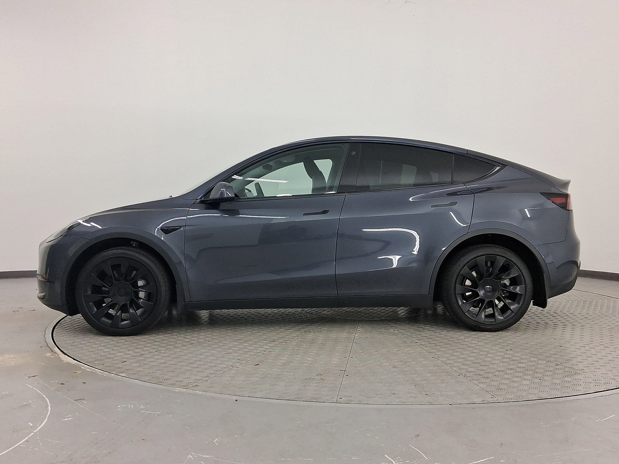 2023 Tesla Model Y Long Range photo 2