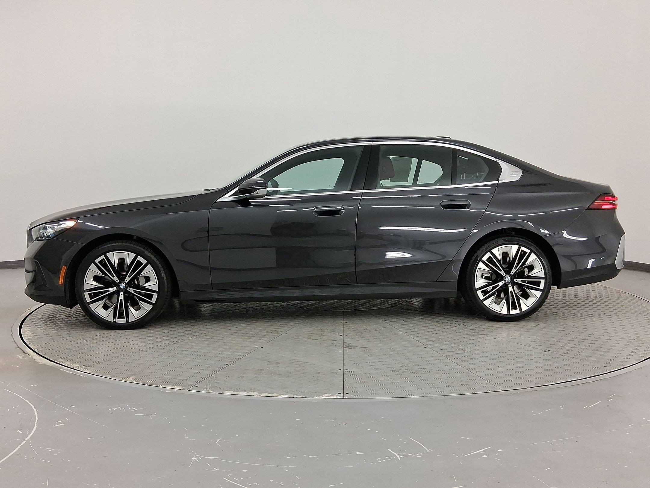 2025 Bmw 530i photo 2