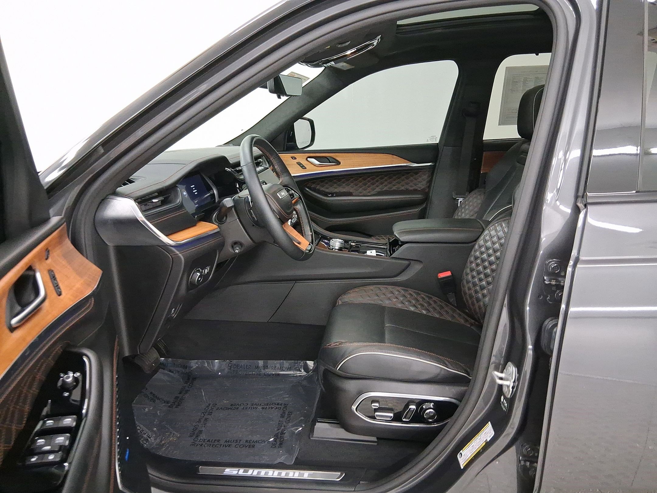 2022 Jeep Grand Cherokee Summit Reserve photo 3