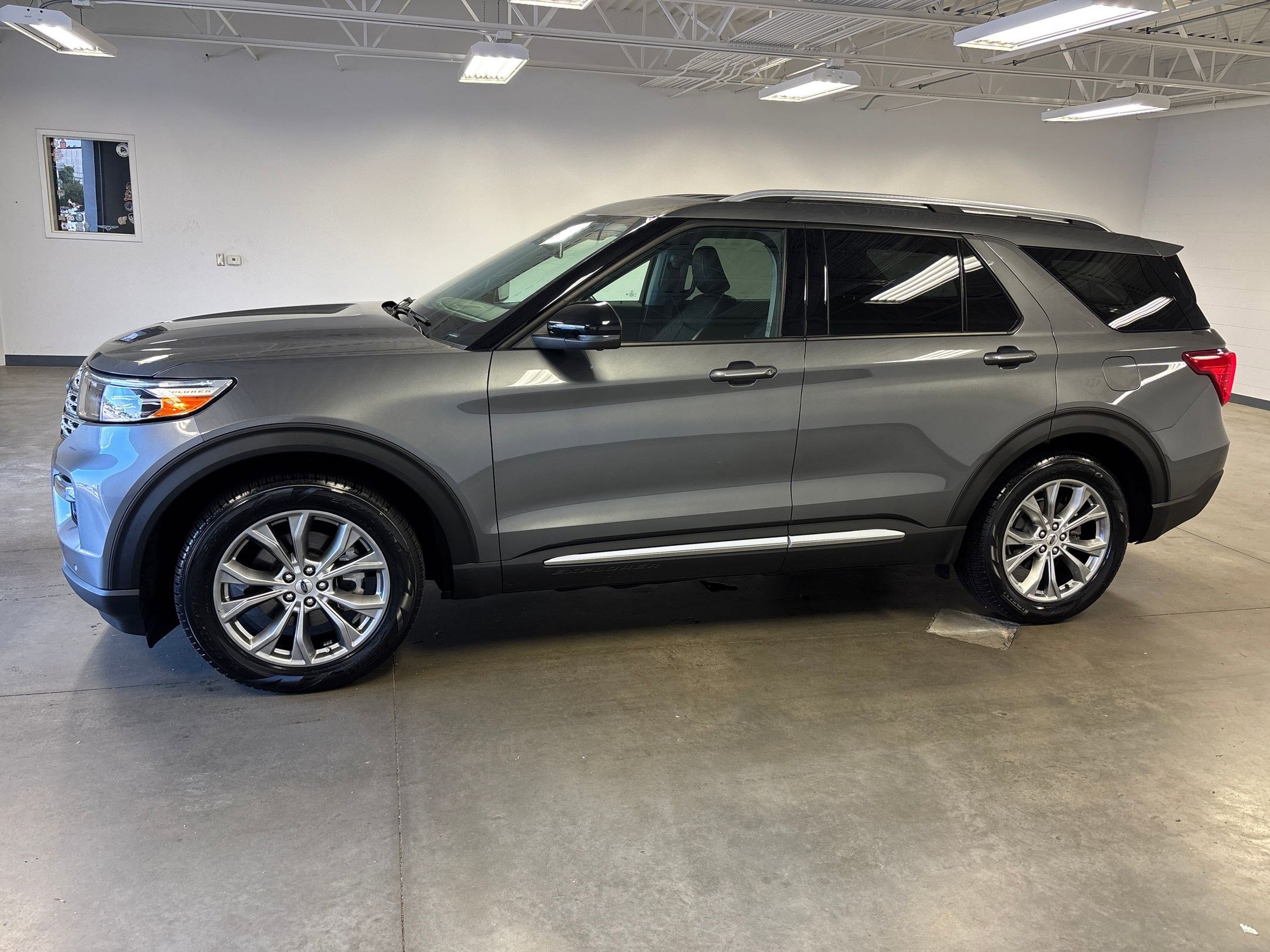 2022 Ford Explorer Limited photo 2