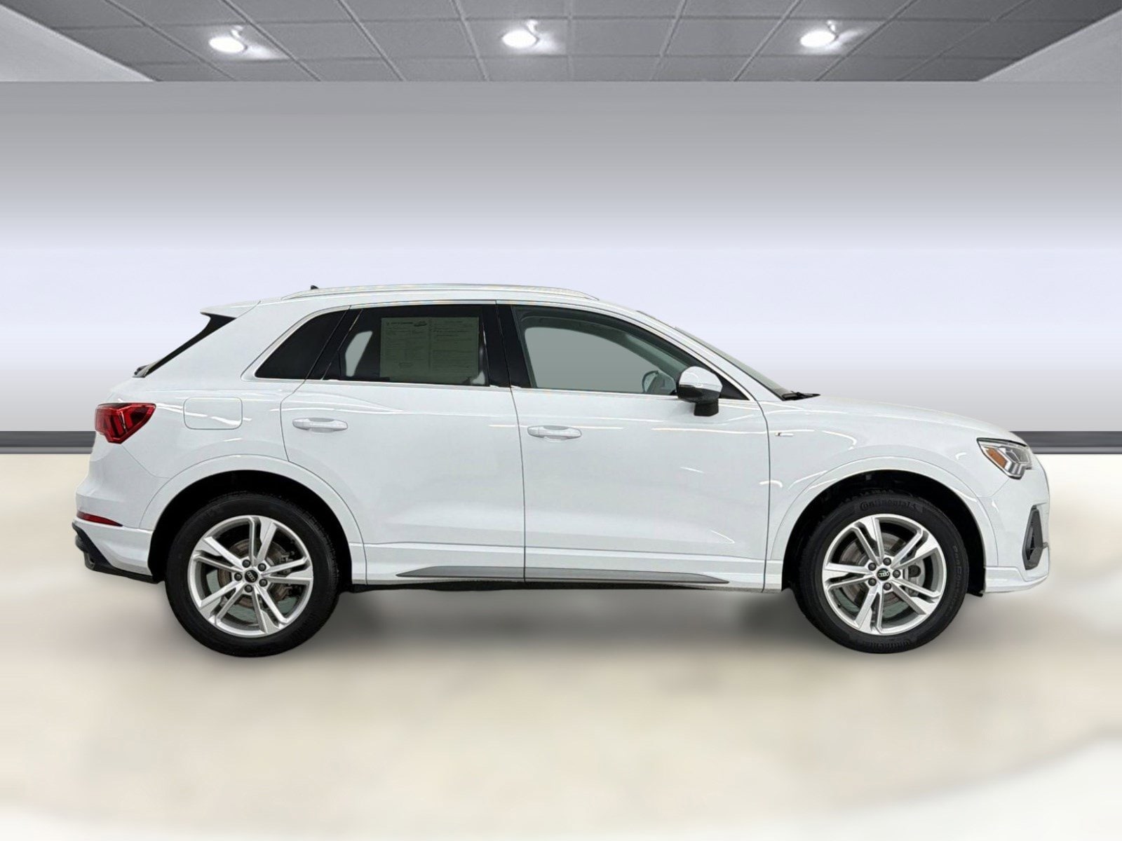 2024 Audi Q3 45 S line Premium photo 3
