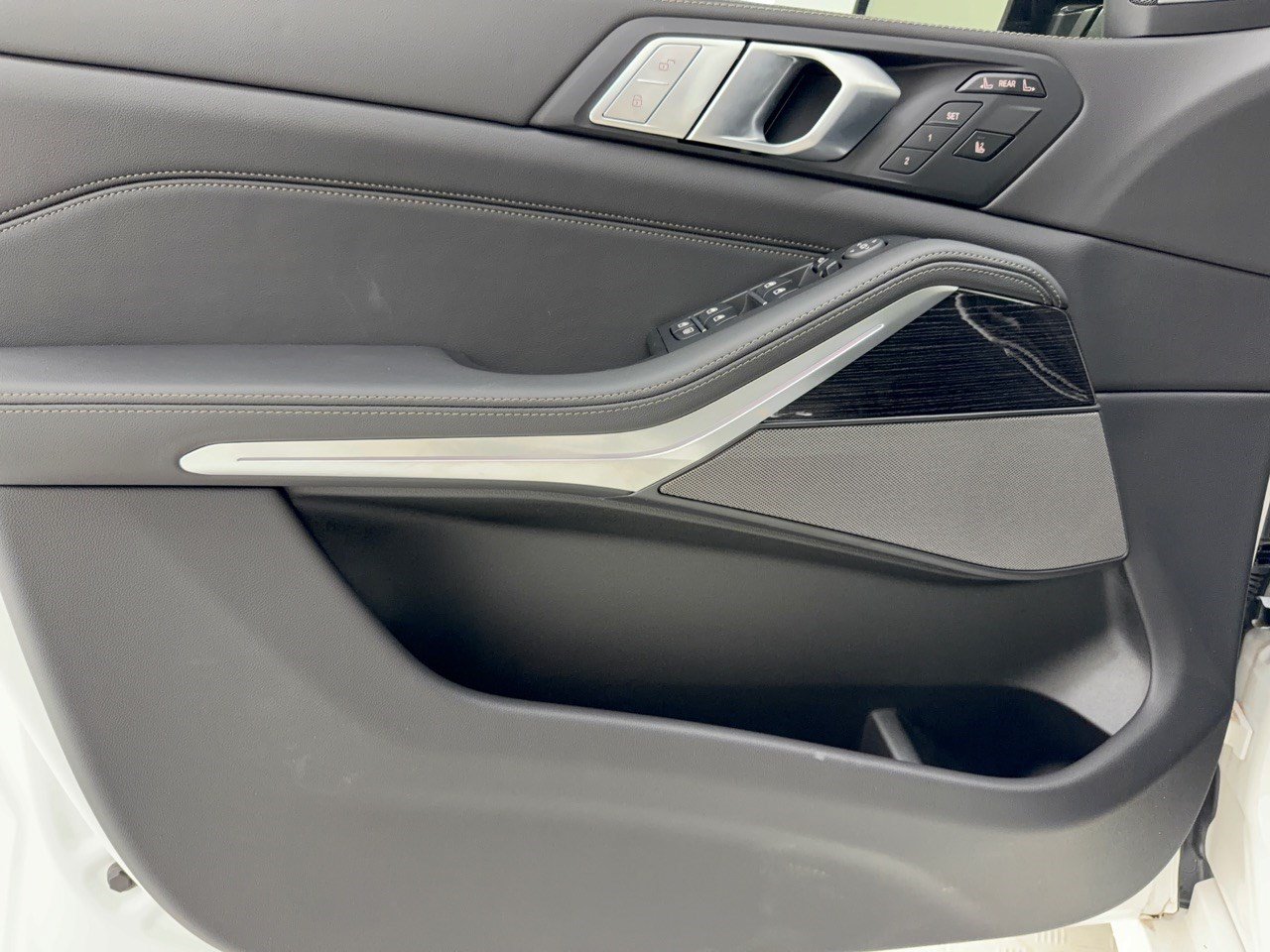 2026 BMW X7 40i - Photo 14