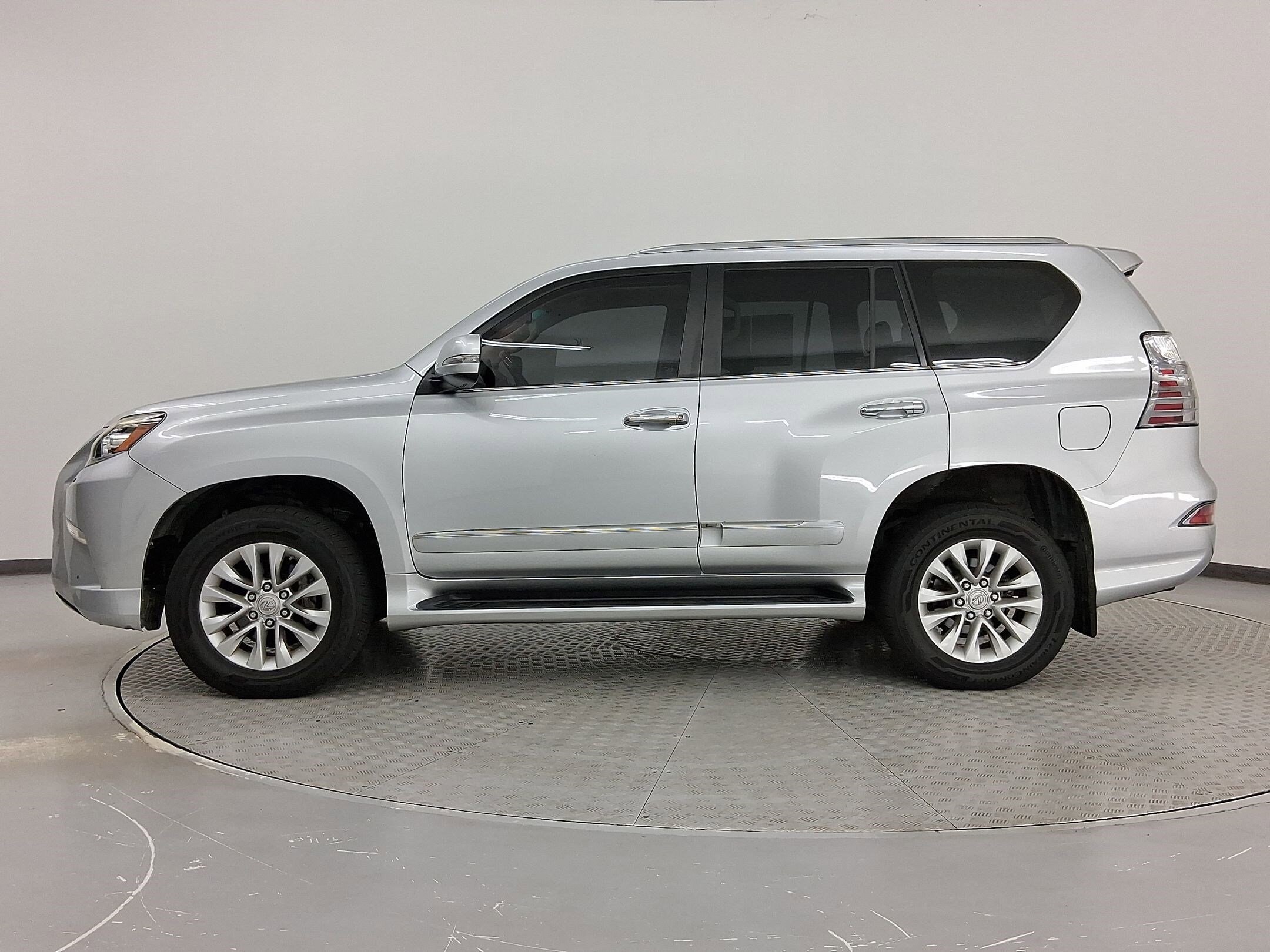 2016 Lexus GX 460 photo 2
