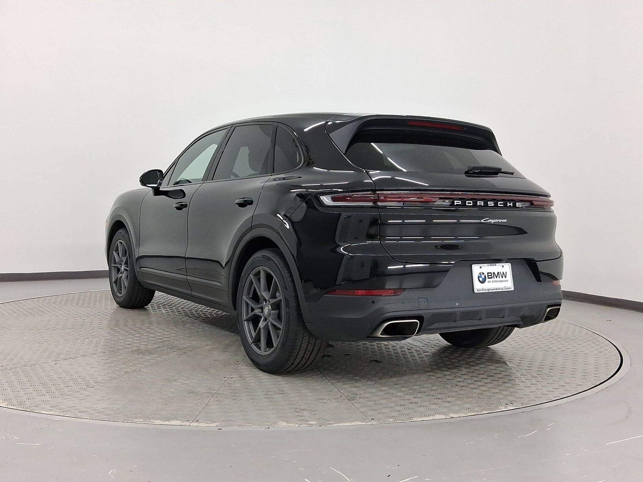 2024 Porsche Cayenne photo 3