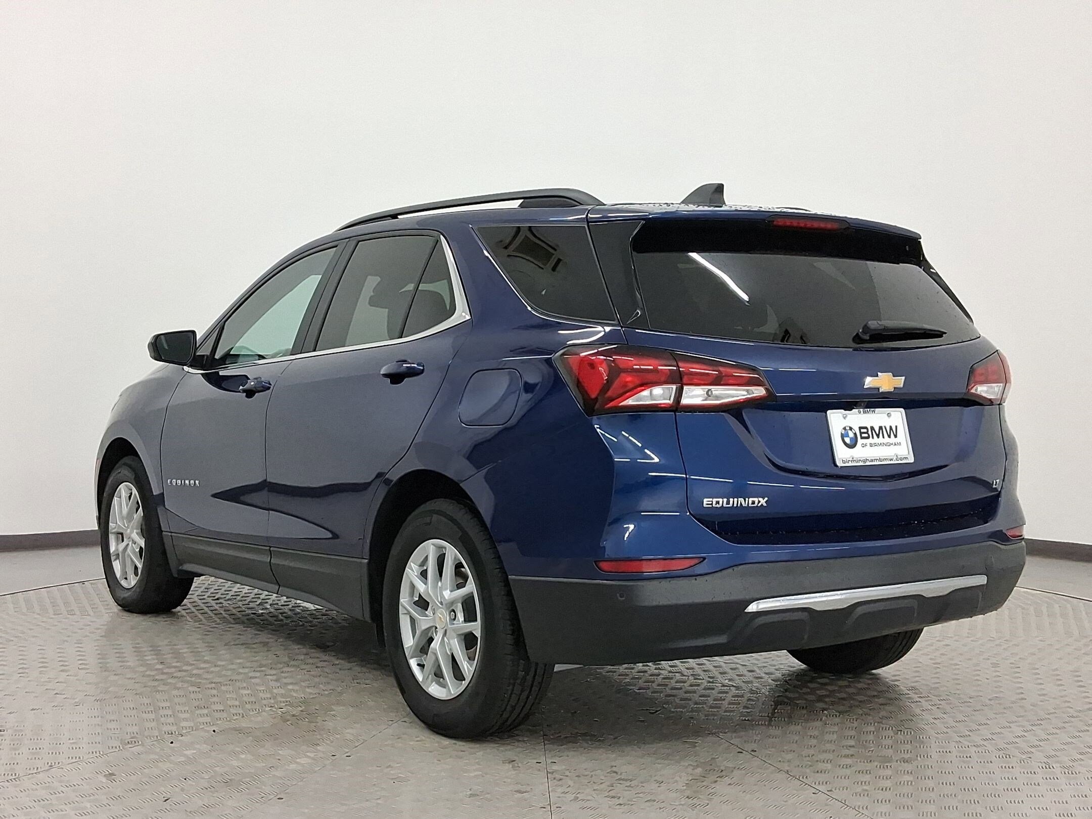 2023 Chevrolet Equinox LT photo 2