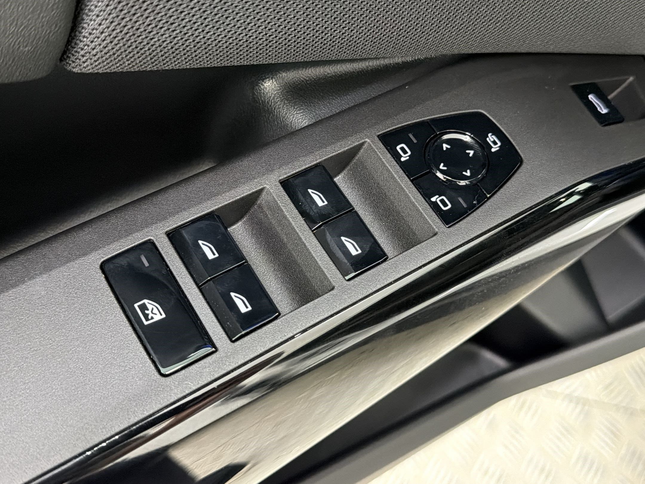 2026 BMW X3 30 - Photo 14