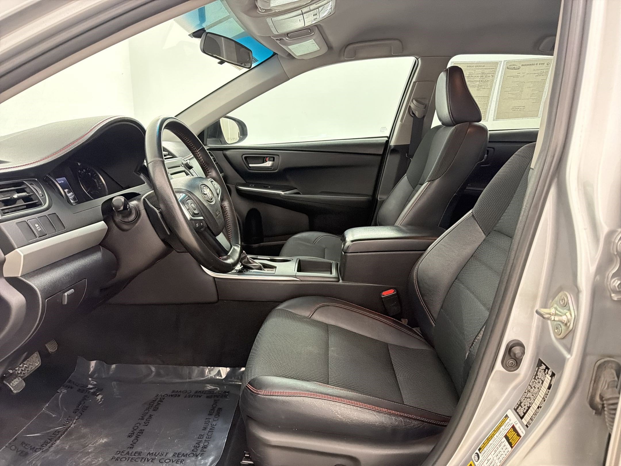 2016 Toyota Camry SE photo 4