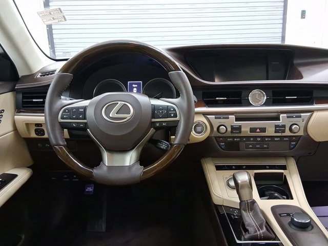 2016 Lexus ES 350 photo 4