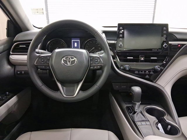 2022 Toyota Camry SE photo 3