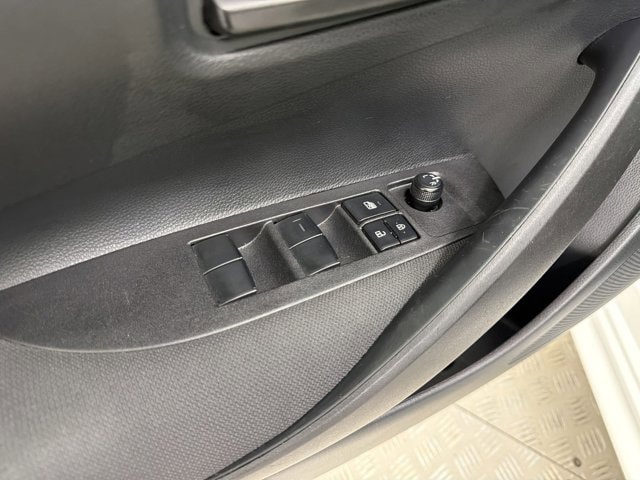 2025 Toyota Corolla LE - Photo 12