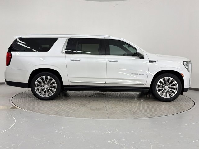 2021 GMC Yukon XL Denali photo 3