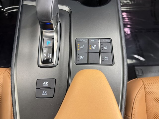 2026 Lexus UX Hybrid 300h Premium - Photo 17