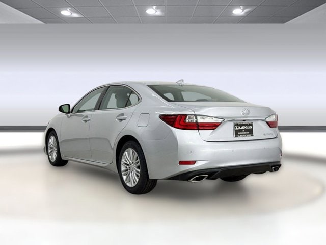 2016 LEXUS ES 350 4dr Sdn photo 2