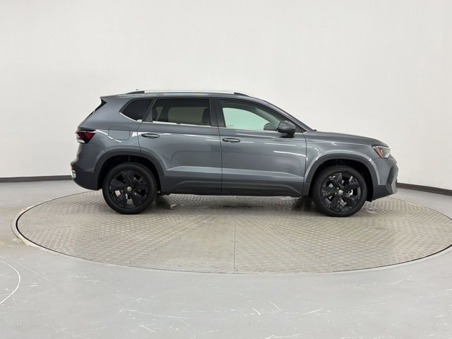 Taos SE SUV