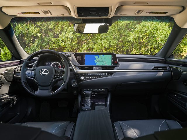 Lexus ES Hybrid interior