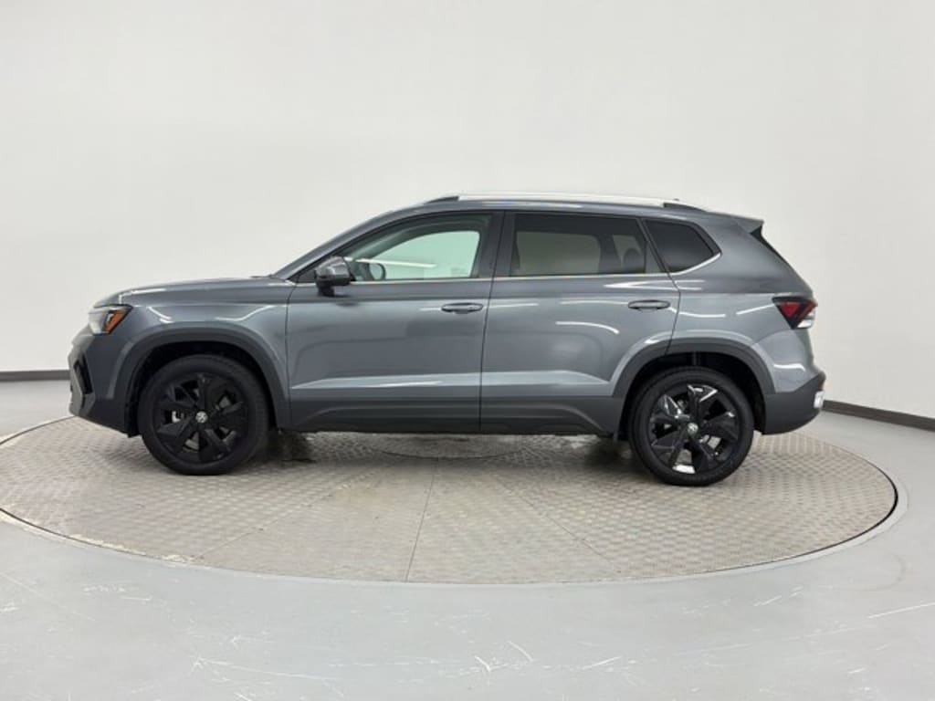 Used 2025 Volkswagen Taos SE SUV