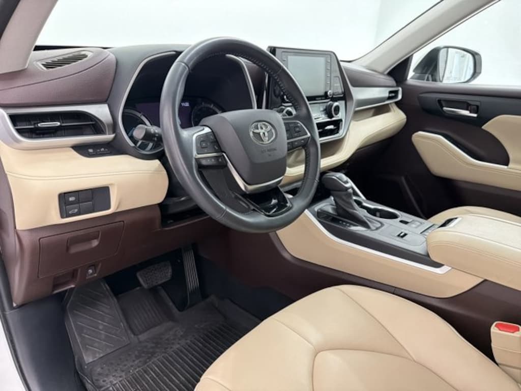 Used 2021 Toyota Highlander Hybrid Hybrid XLE SUV
