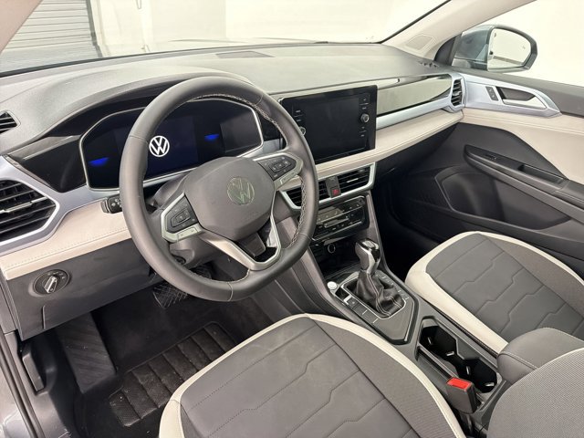 Taos SE SUV