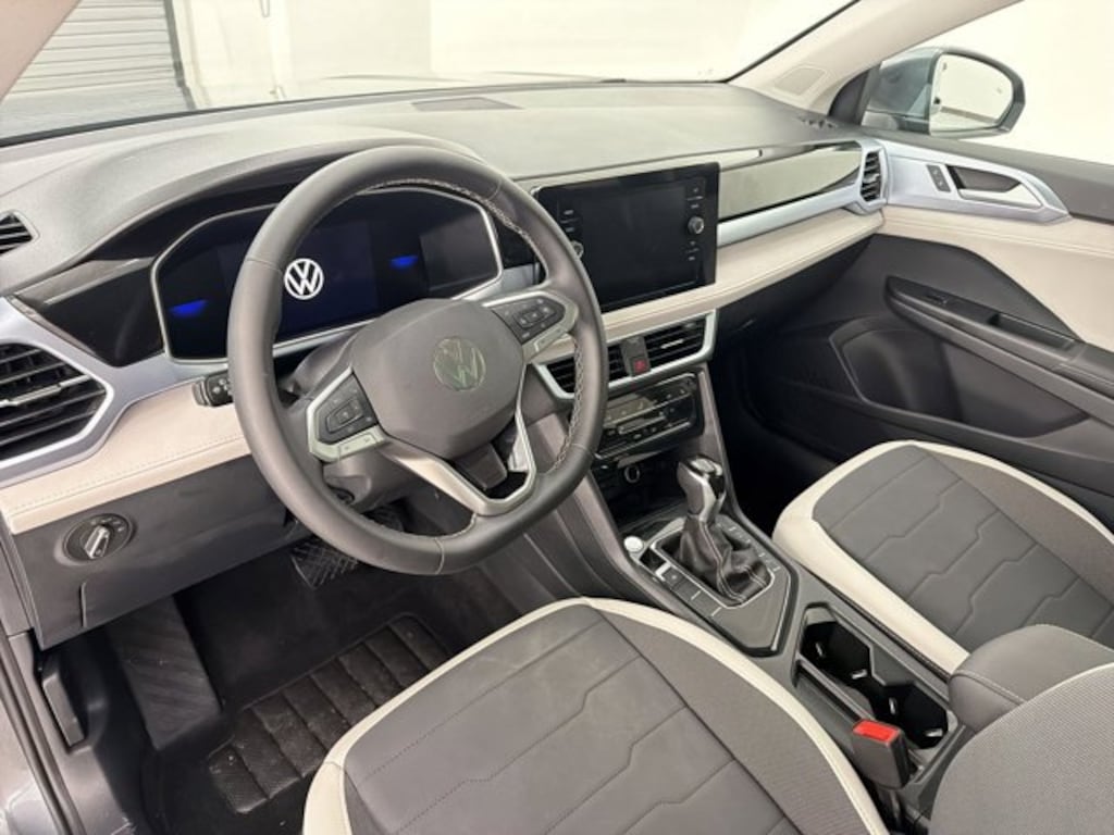 Used 2025 Volkswagen Taos SE SUV