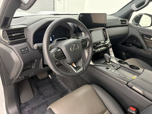 LX 700h LX 700h Overtrail SUV