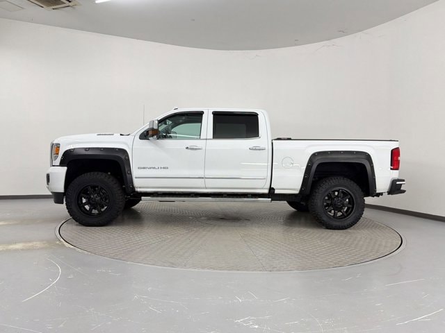 2019 GMC Sierra 2500HD Denali photo 2