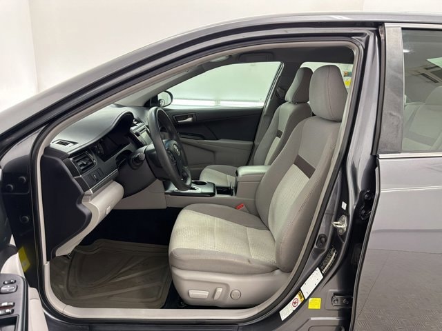 2013 Toyota Camry LE photo 4