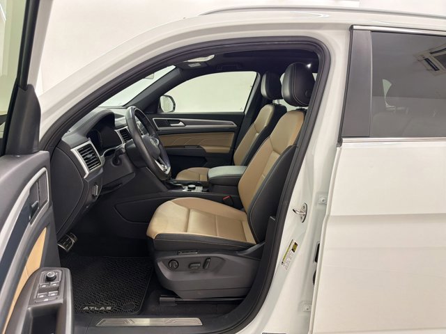 2022 Volkswagen Atlas Cross Sport 2.0T SEL R-Line photo 4