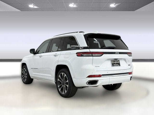 2023 Jeep Grand Cherokee Overland photo 2