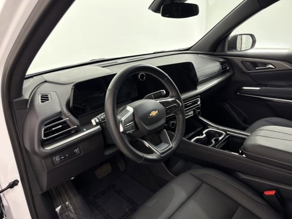 Used 2024 Chevrolet Traverse FWD LT SUV
