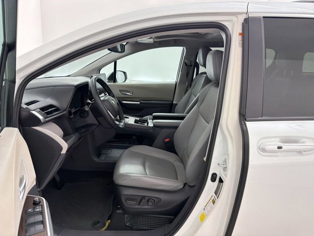 2022 Toyota Sienna XLE photo 4