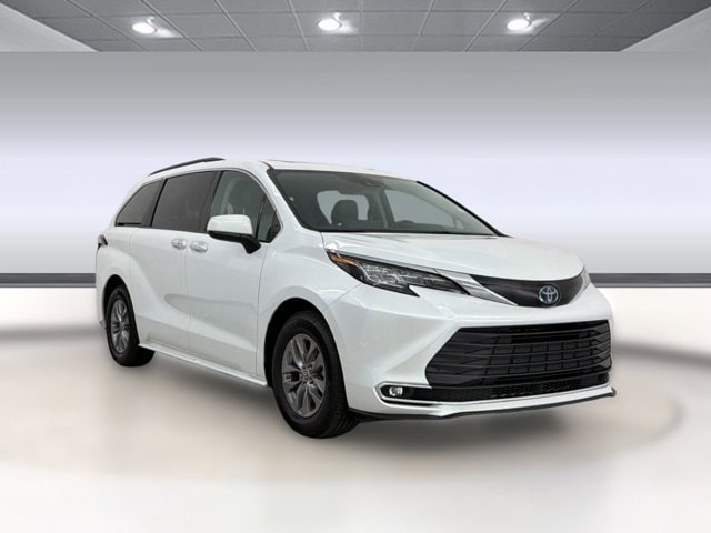 2022 Toyota Sienna XLE photo 6
